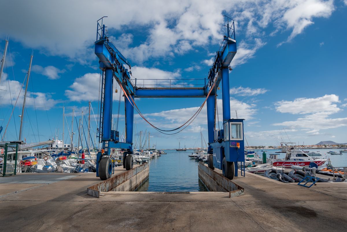 Elevator boat lift services